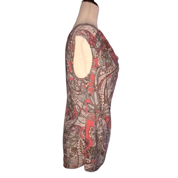 Roz & Ali Paisley Blouse Cap Sleeves Size Medium Coral Brown Cream Drape Front - Picture 5 of 13